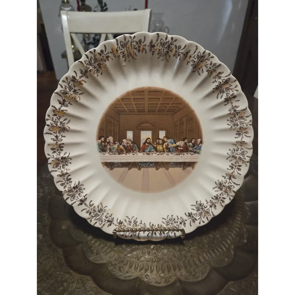 vintage collector plate featuring The Last Supper, First Edition, Gold Trim